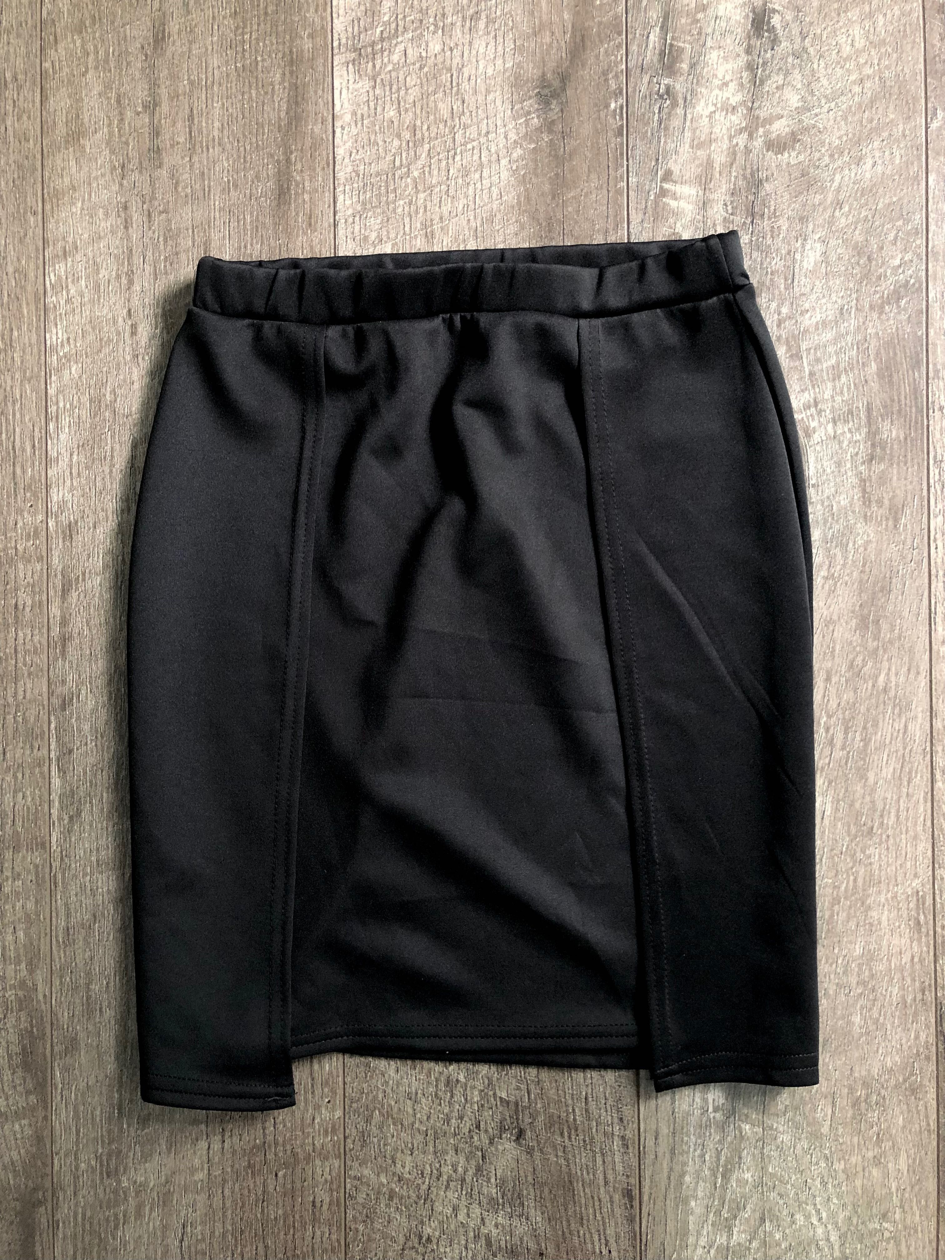 Czarna spódnica mini S z zakładkami