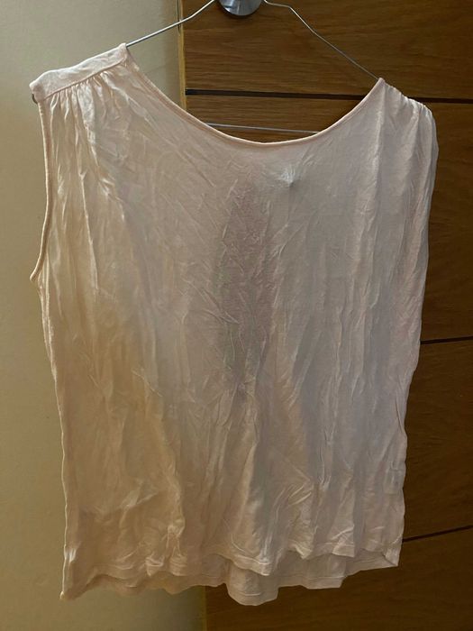 T-shirt com abertura nas costas