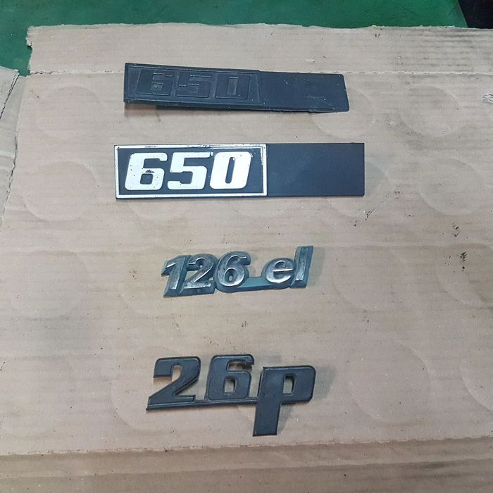 logo emblemat znaczek napis zaślepka kierownicy klakson tylna klapa 126p 126 p maluch 650 fiat fsm fiat el oryginał