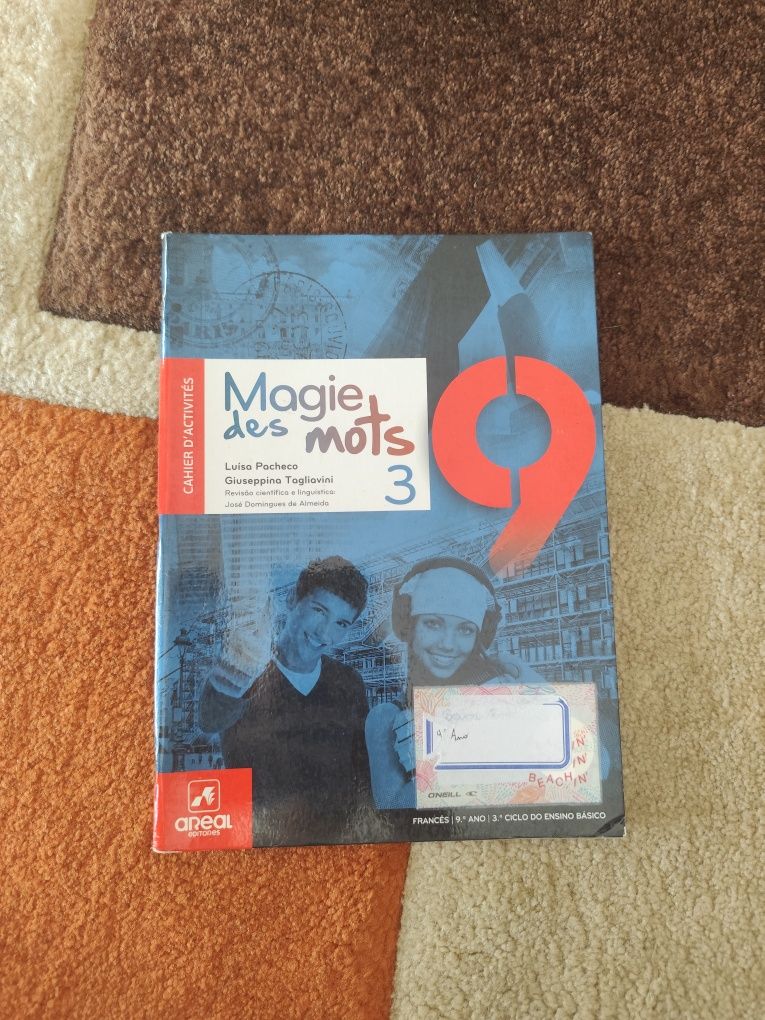 Livro de exercícios de francês 9°Ano