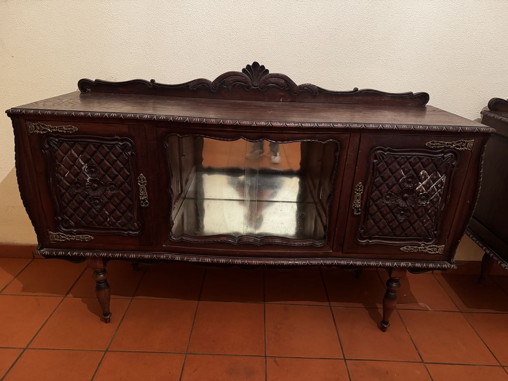 Móvel aparador em madeira para restauro