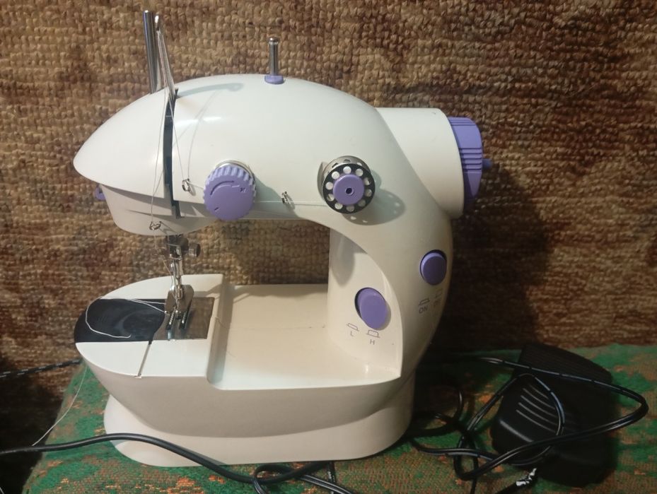 міні-швейна машинка моделі SM-202A,б/в,