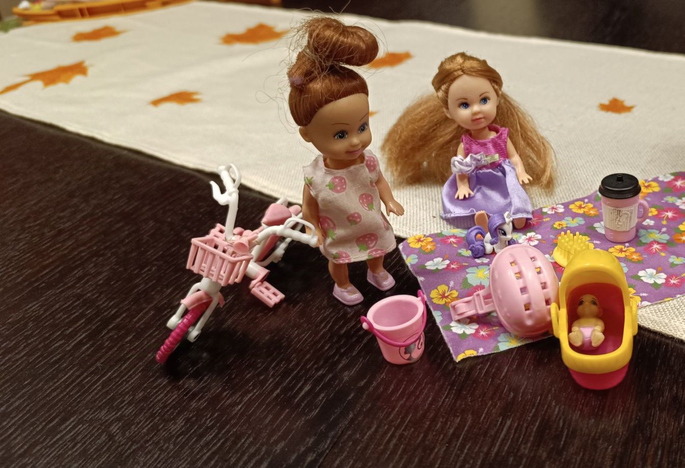 Barbie opiekunka dzieci