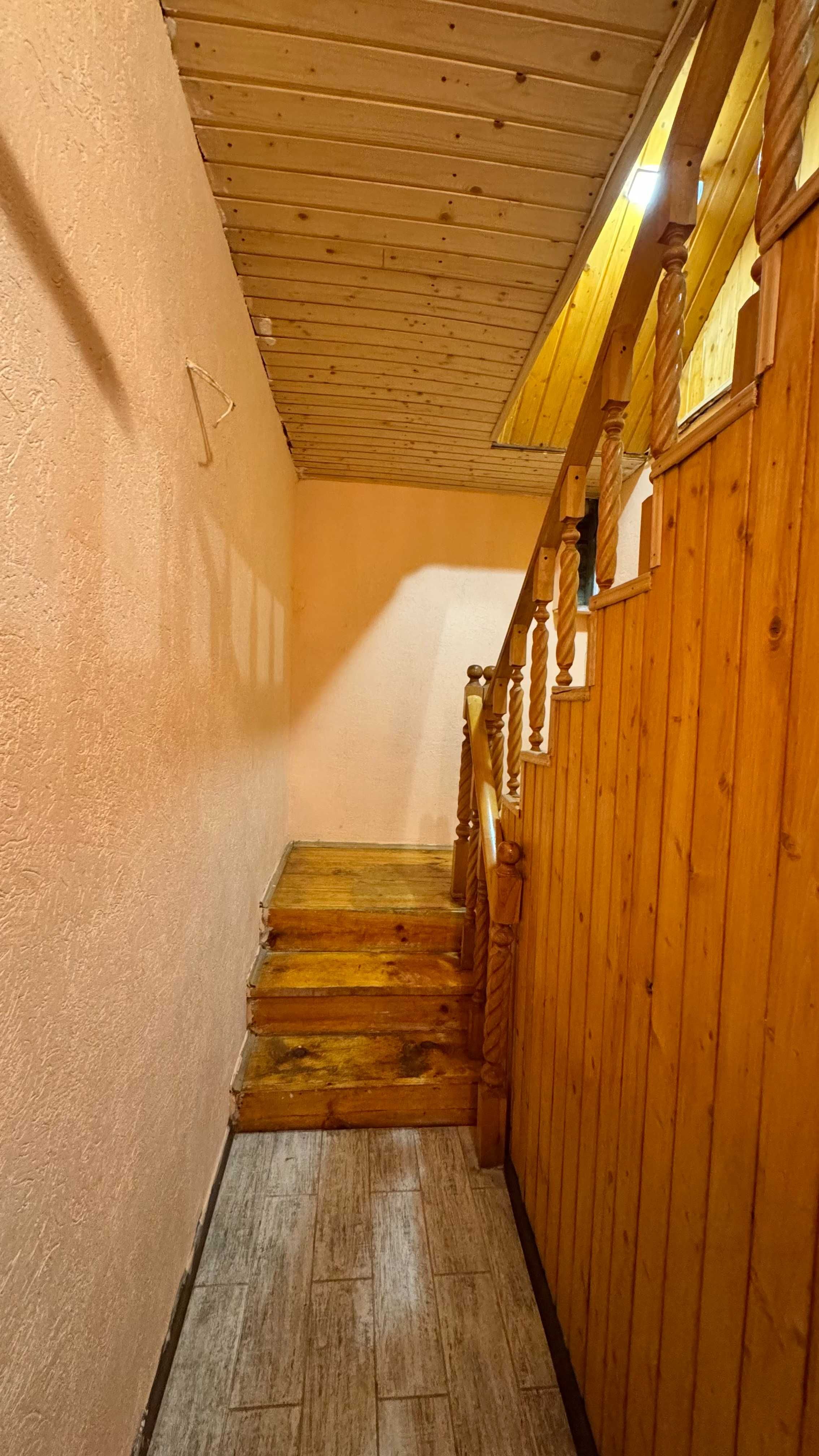 Продам часть дома 109 кув.м, есть второй этаж.