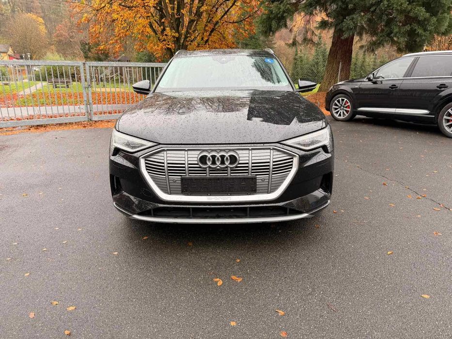 Топчик комплектація Audi e-tron -95 кв.,  21 модельний рік камери 360