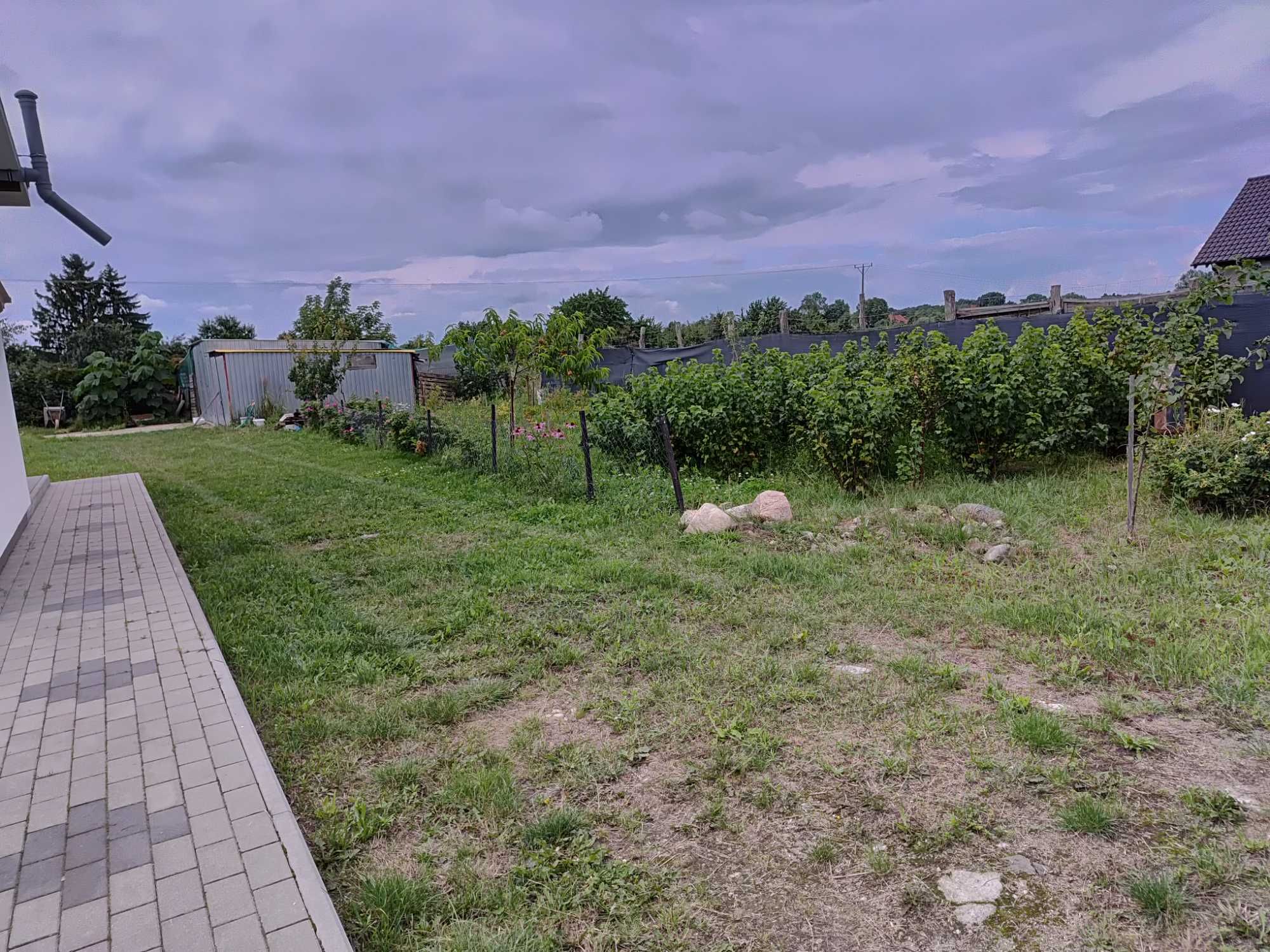 Działka budowlana z zabudową mieszkalną
