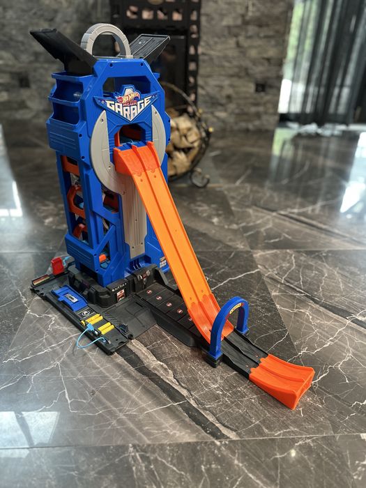 Hot Wheels Мегагараж FTB68