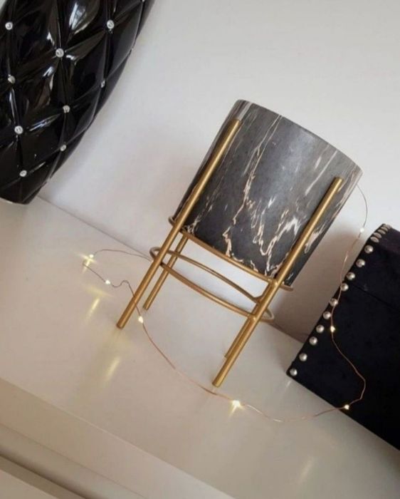 Osłonka na kwiatka na stojaku