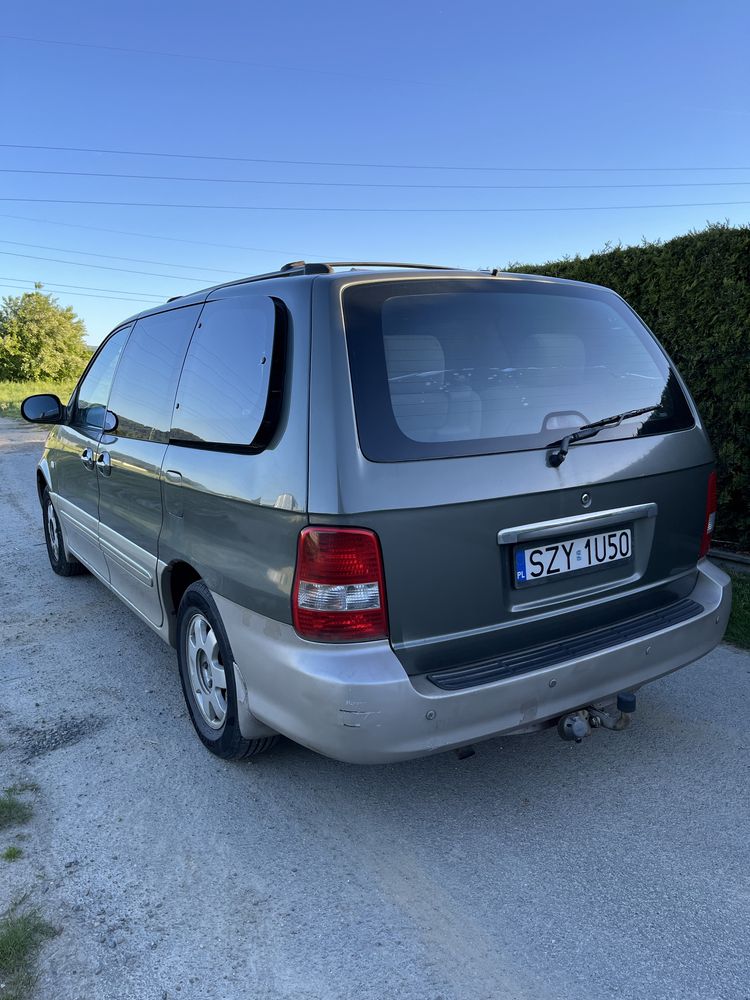 Kia carnival 2.9 van/Polecam