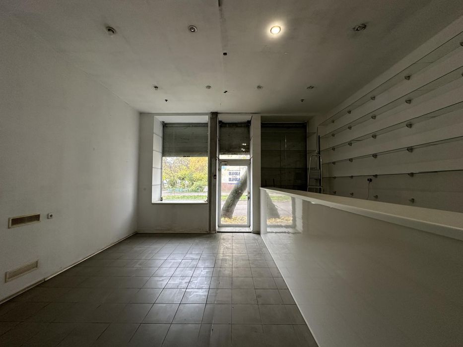 Власник приміщення 42.7м² фасад центр вул. Левка Лук'яненка 3/27