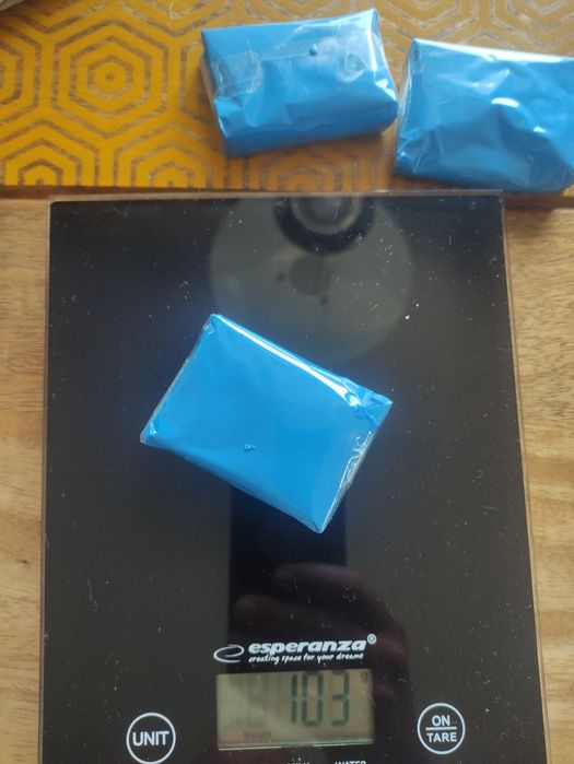 Glinka do czyszczenia lakieru auta. Usuwa zabrudzenia