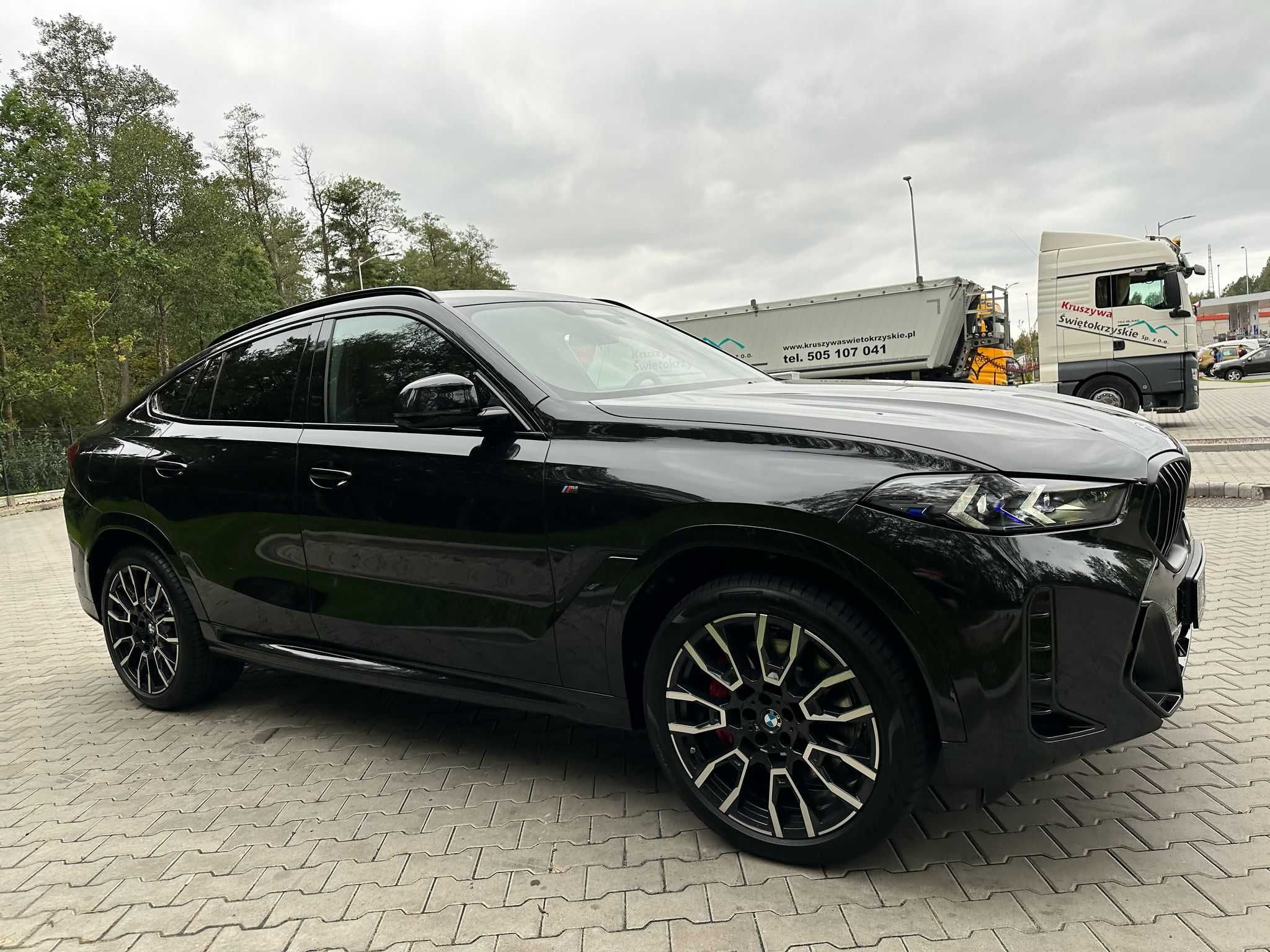 Samochód BMW X6  2023
