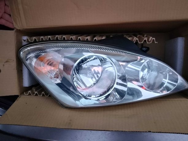 Kia Ceed lampa przednia prawa