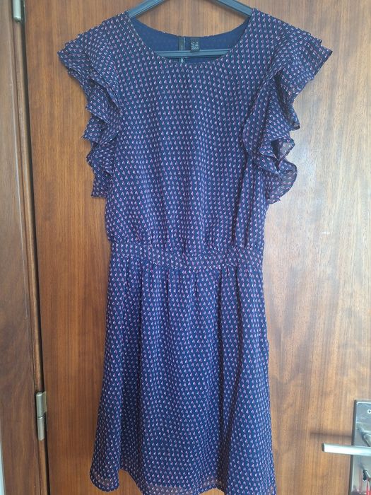 Vestido curto padrão azul, da Mango