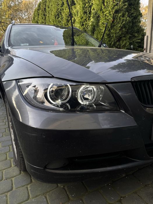 Reflektory Lampy Bmw e90/e91 ,Biale ringi ,100% sprawne .