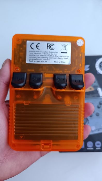 Sistema Handheld retro de Linux do consola R36S tela de um IPS de 3,5