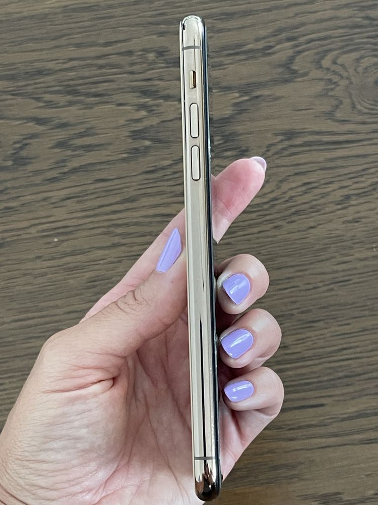 iPhone 11 Pro Max 256 Gb Dourado + 13 Capas como NOVO