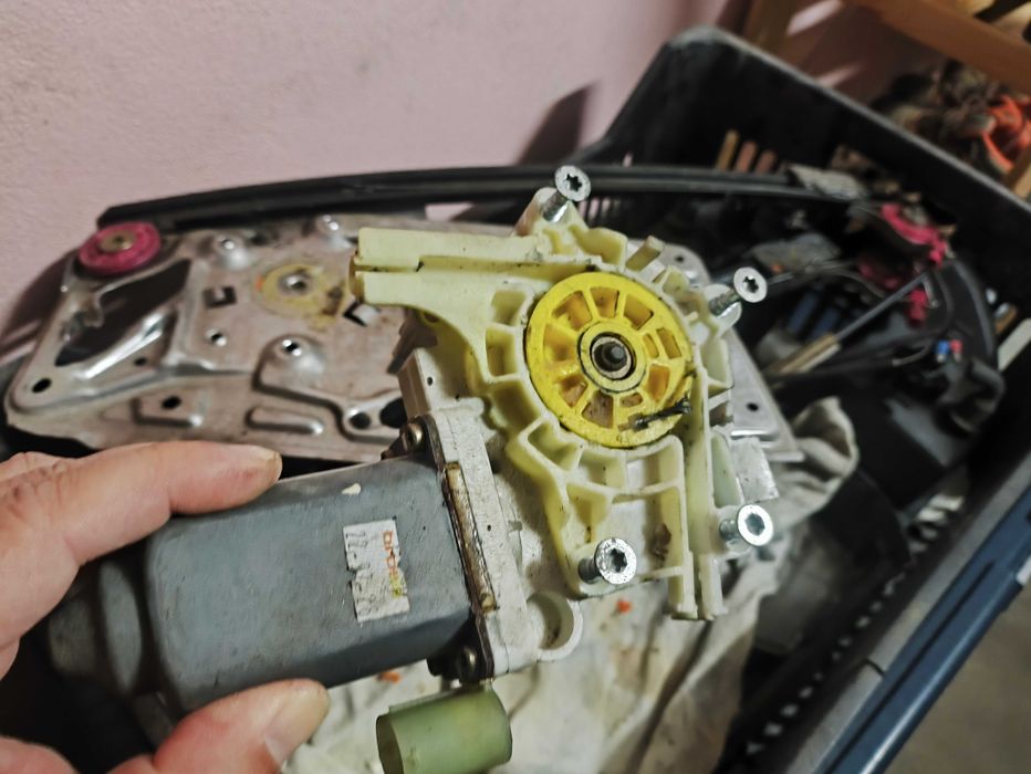 Óticas, centralina HVAC, mecanismo elevador vidros BMW 525 E39