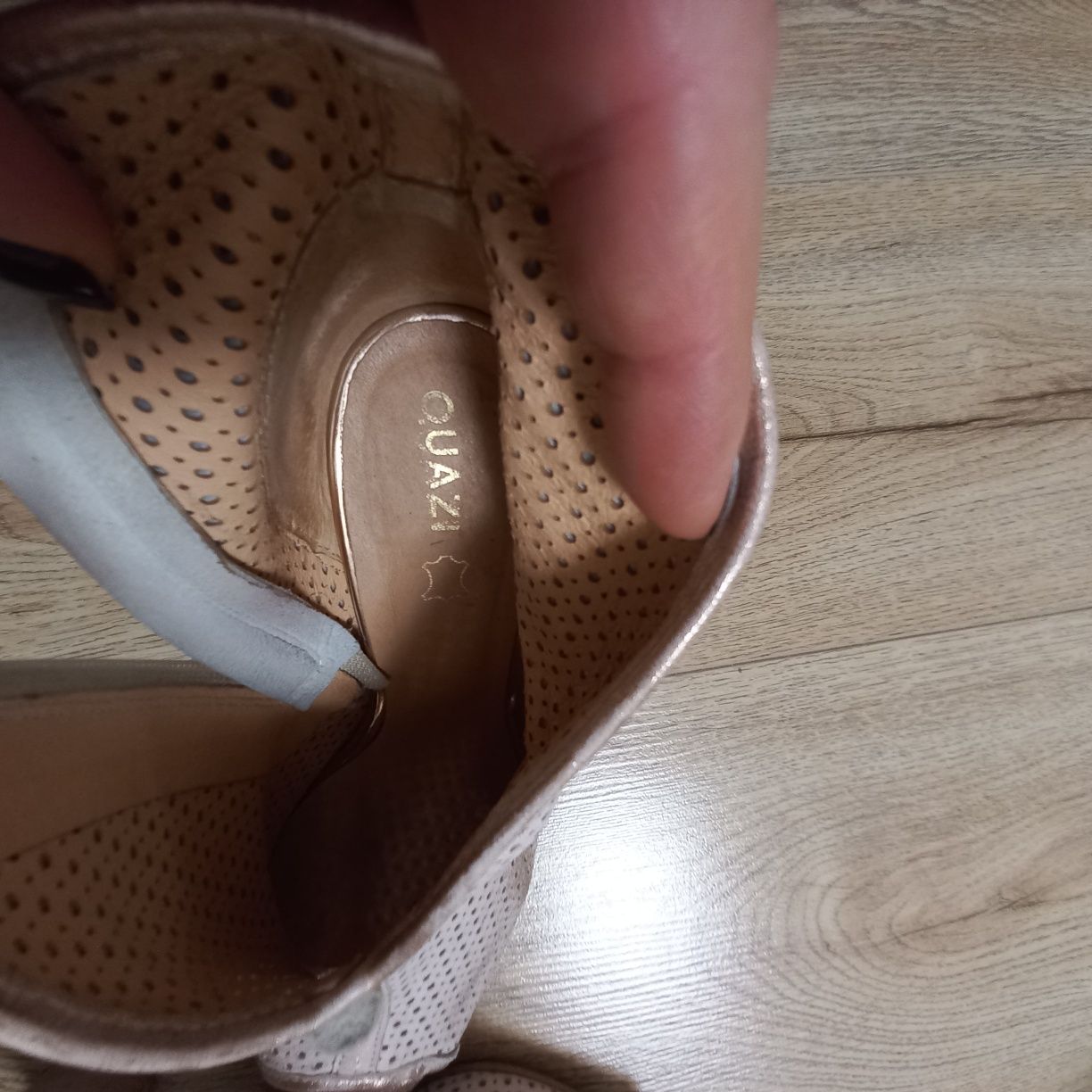 Skórzane buty odkryte palce