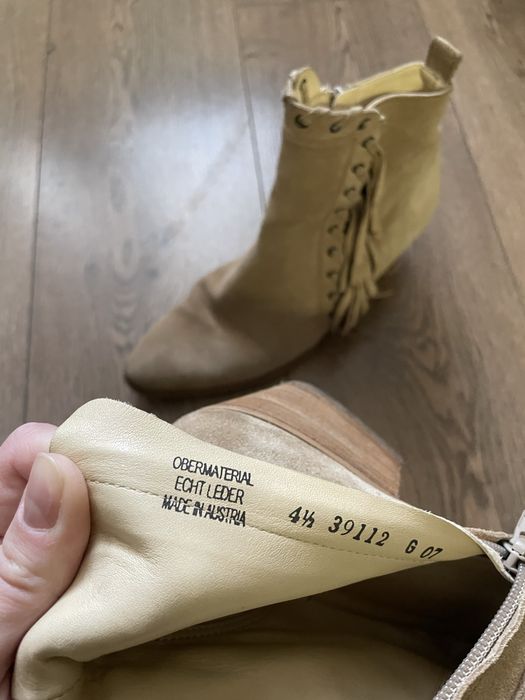 Замшеві бежеві ковбойки