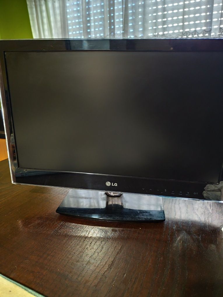 TV LG 22lv5500 avariada