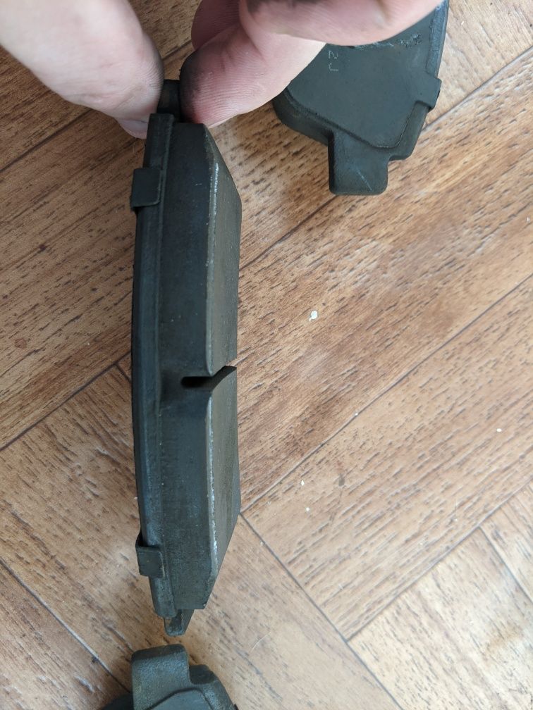 Гальмівні колодки Пежо 307