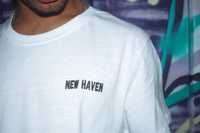 T-shirt branca e T-shirt preta “New Haven”