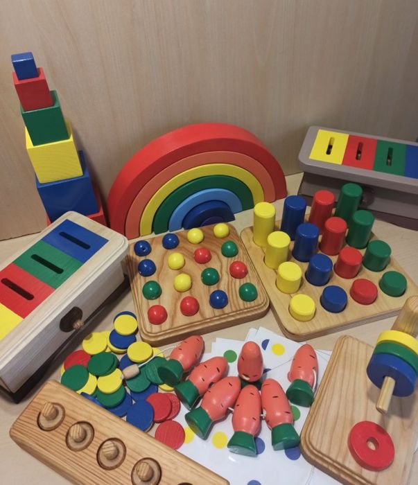 Дерев'яні розвиваючі іграшки Монтессорі