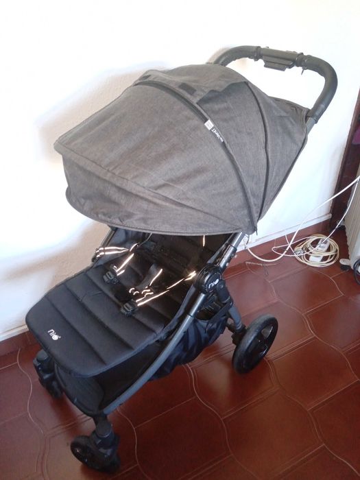 Carrinho Bebé NIU em Excelente Estado - Conforto e Estilo - COMO NOVO!