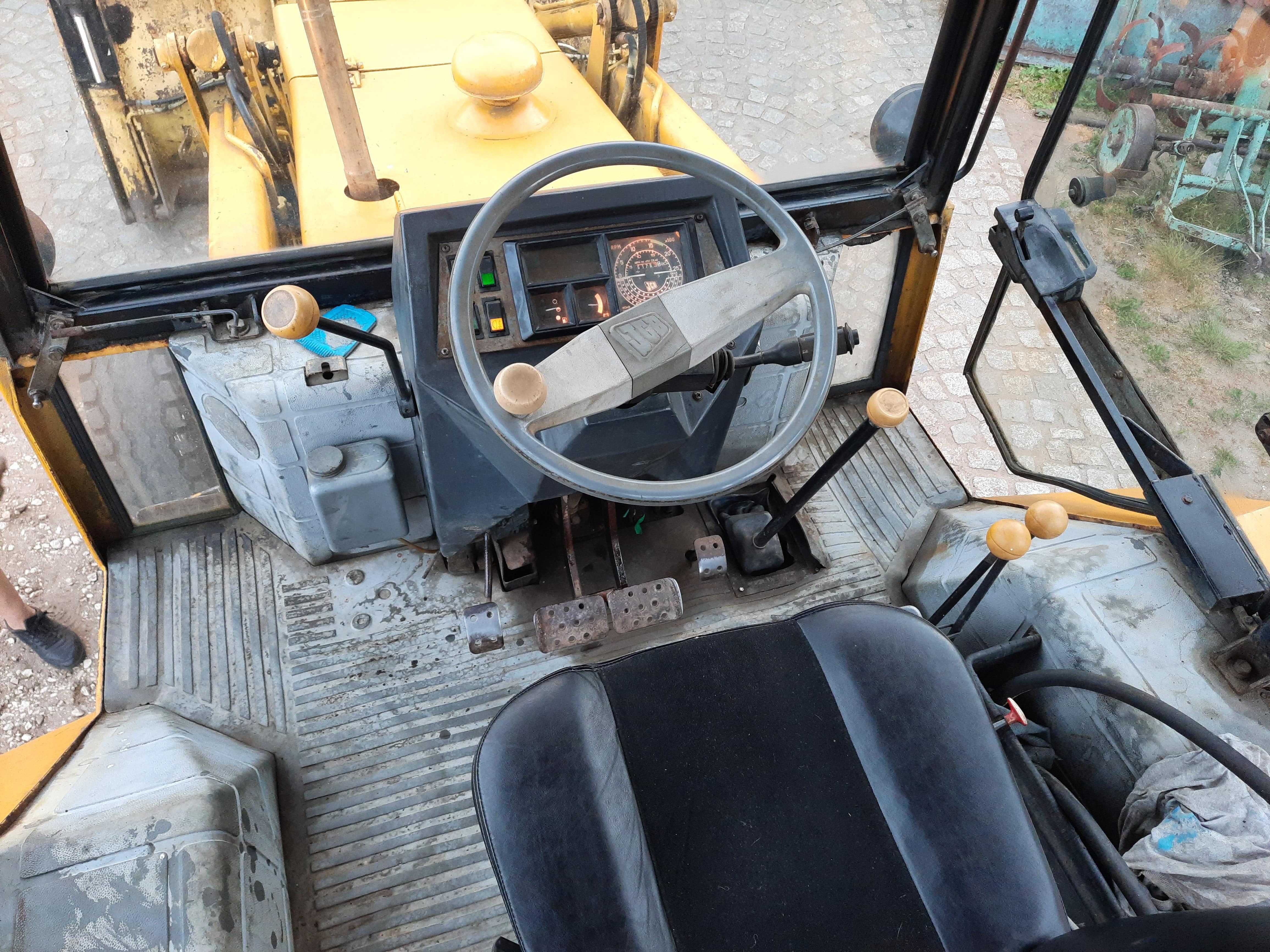 Koparko-ładowarka JCB 3CX