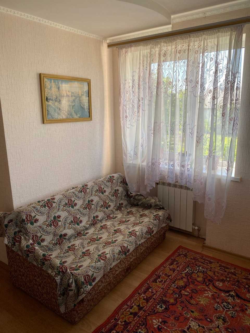 Продам добротный 2х этажный дом в Березановке с гаражом и теплицей