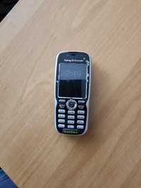 Stary telefon komórkowy Sony Ericsson k508i
