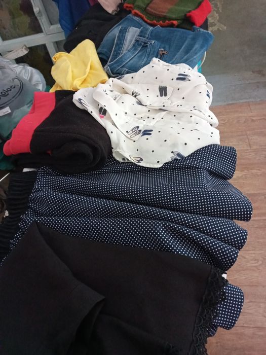 Детские вещи с подарками ,девчачьи-пакет.на 6-8 лет.