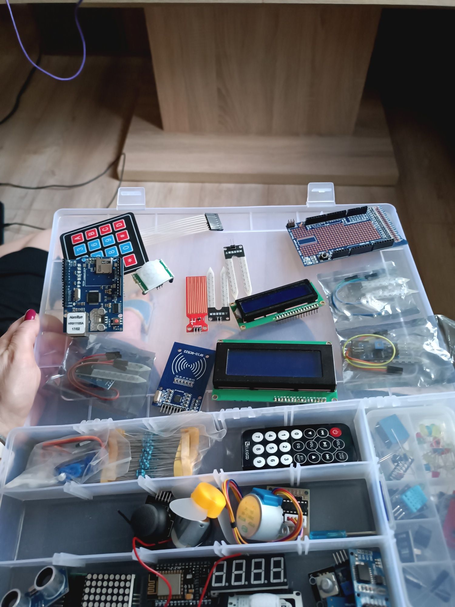 Zestaw elementów dla elektronika