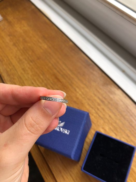 Vendo anel swarovski com pouco uso