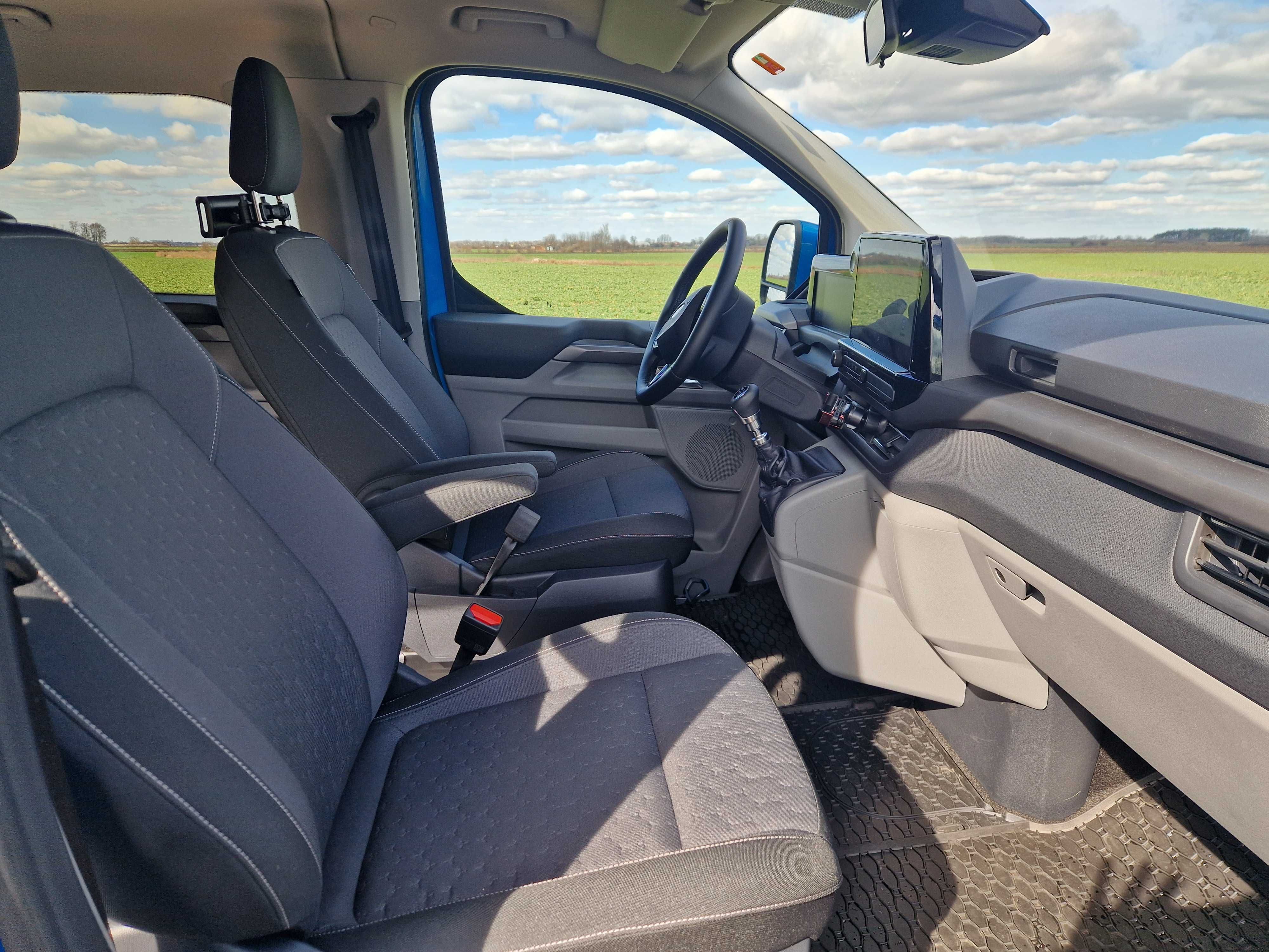 Wynajem BUS NOWY 8 osobowy FORD Tourneo CustomTITANIUM