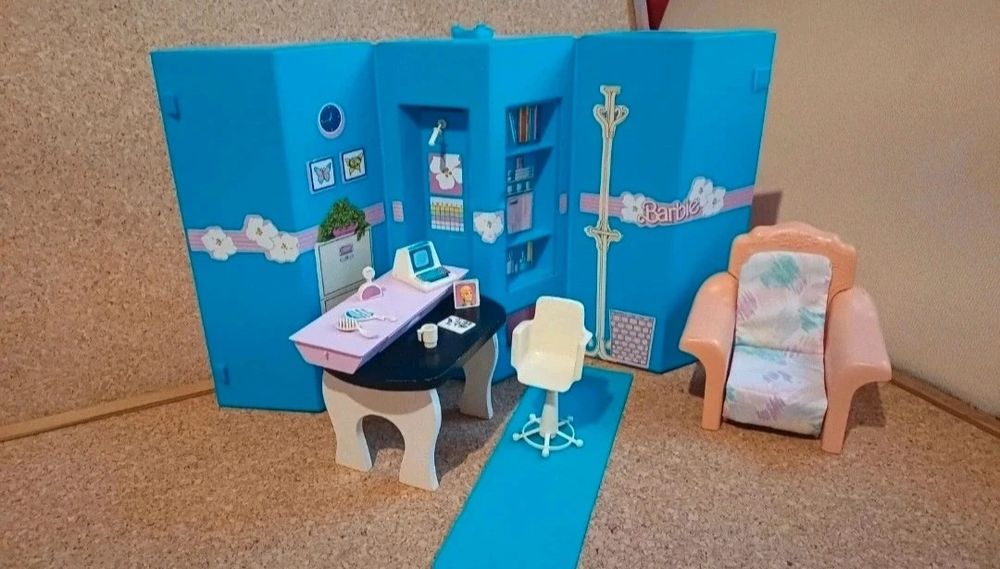 Barbie estudio e quarto. 
Mattel ltália 1984.