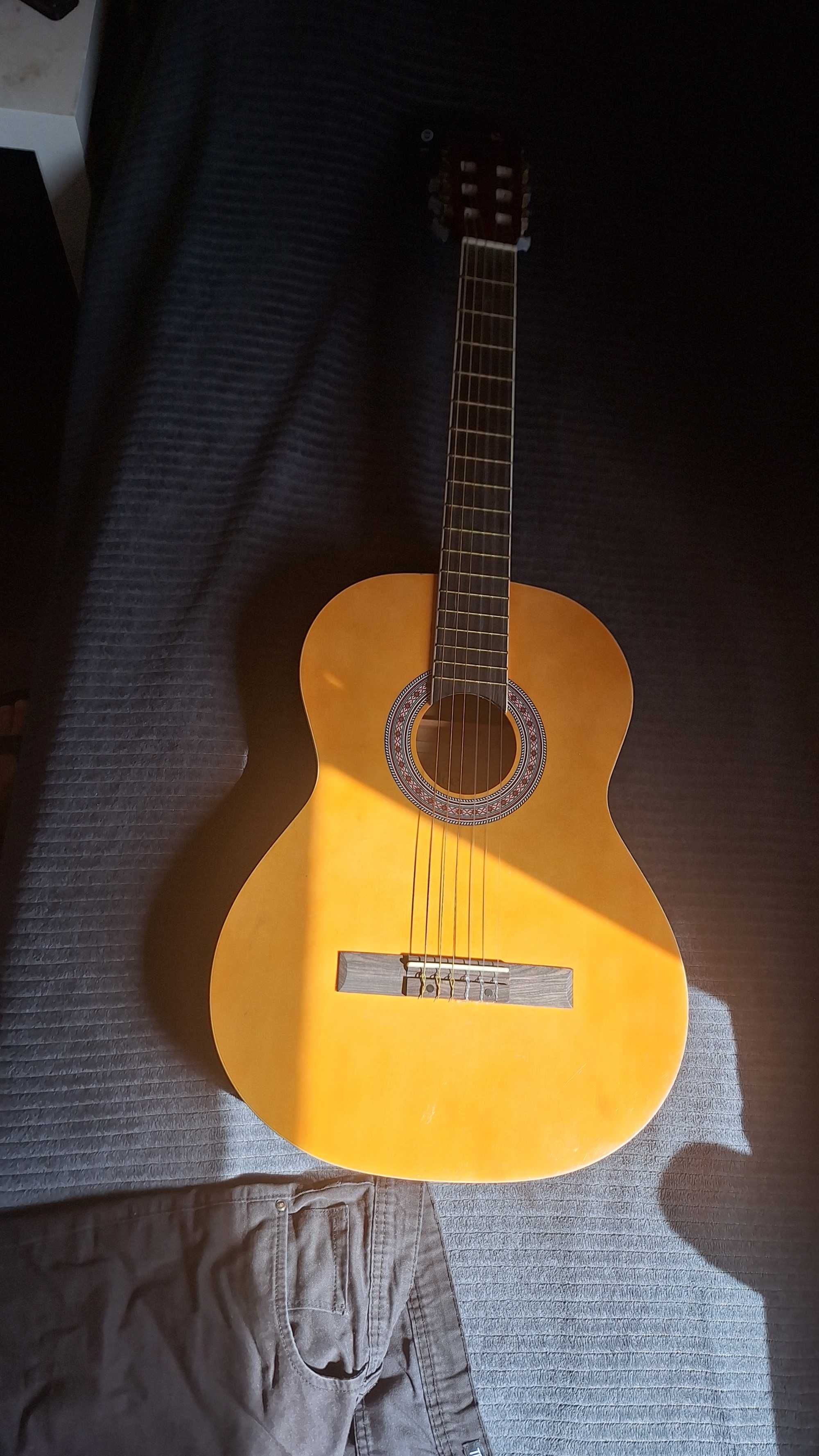Sprzedam gitarę klasyczną