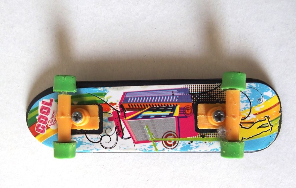 mini skate / fingerboard / Cool Fashion Toys