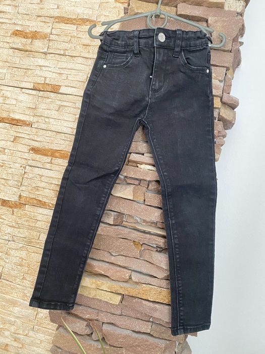 Джинси чорні, приталені