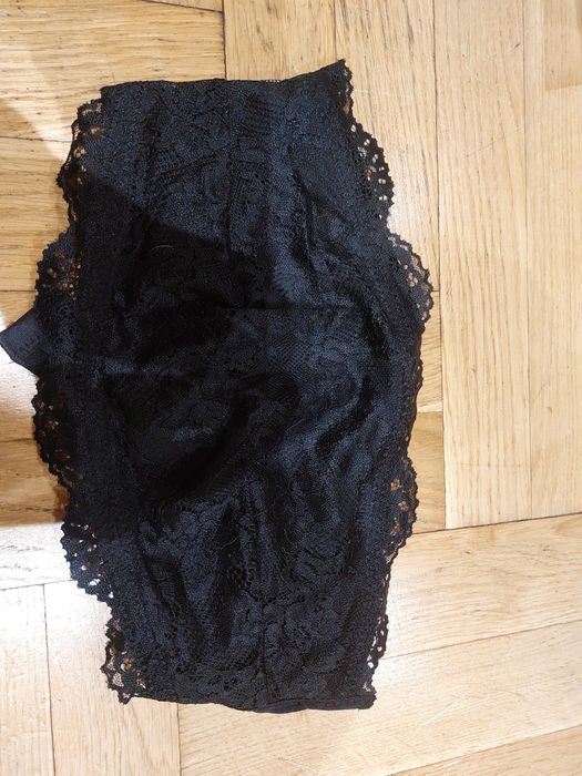 Koronkowy biustonosz bez ramiączek