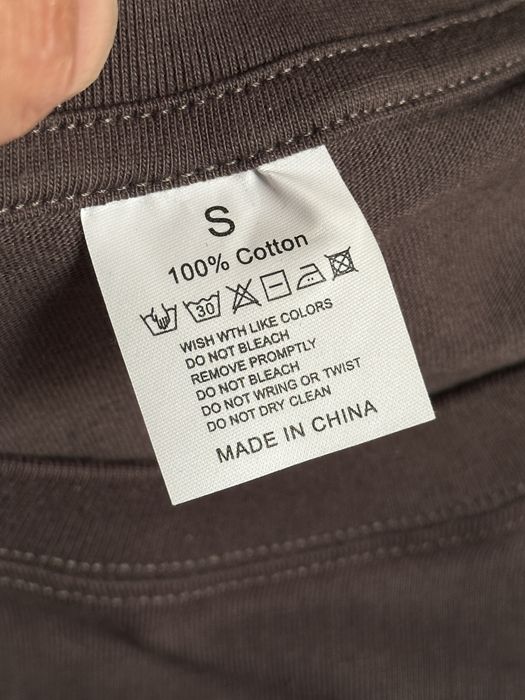 T-Shirt Maurizio Cattelan tamanho S