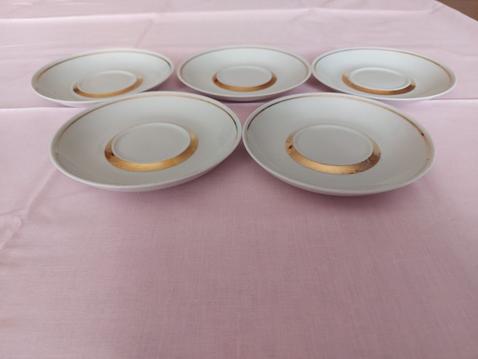 Talerzyki deserowe z paskiem koloru złotego- 5 sztuk
