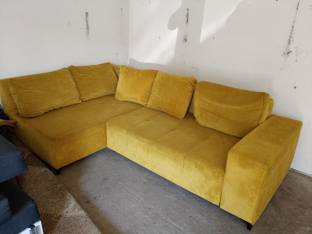 Narożnik z funkcją spania . Możliwy transport.