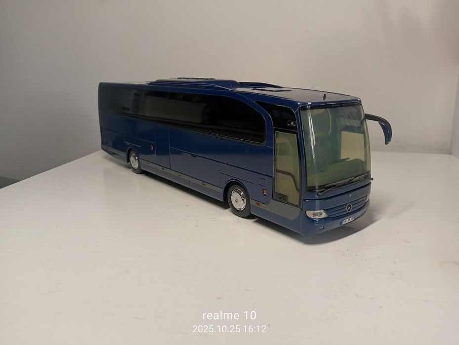 Mercedes travego 1/43 metalowy