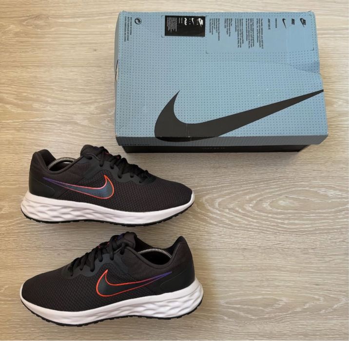 Кроссовки Nike Revolution. Размер 44 (28.5 длина стельки)