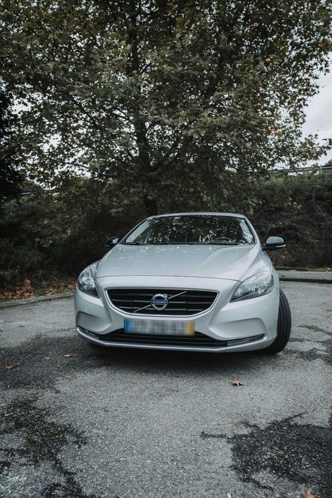 Volvo V40 - Conforto, Segurança e Estilo