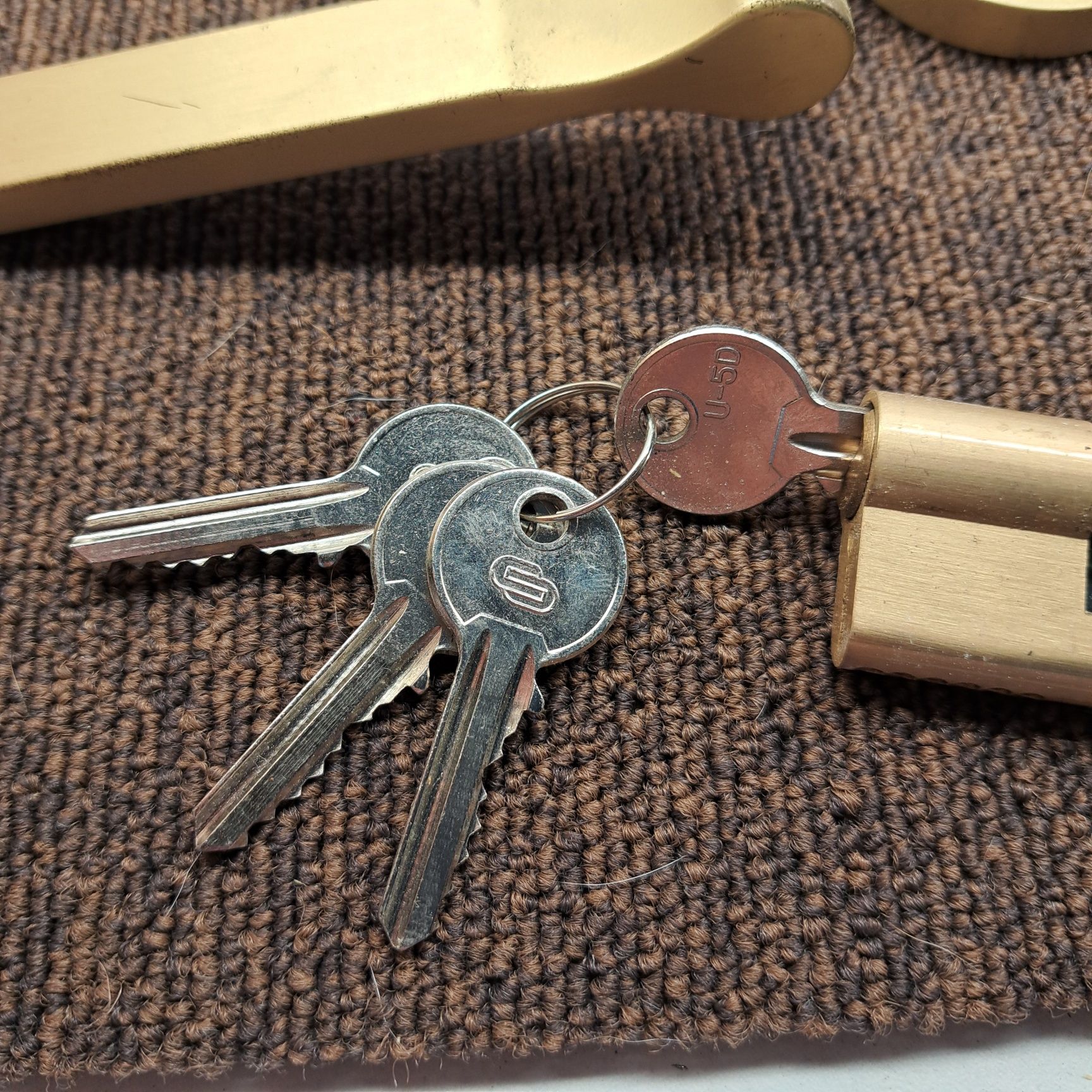 Zamek magnetyczny assa abloy