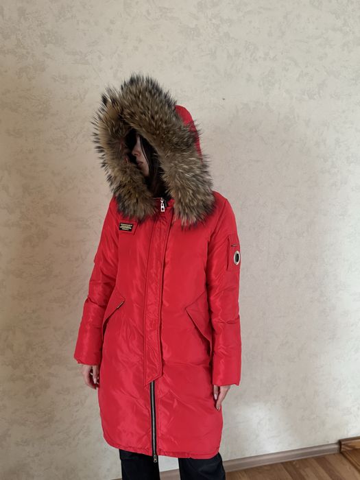 Vo Tarun пуховик куртка з натуральним хутром зимова червоного кольору