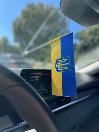 Прапорець у авто прапорець на ліпучці флажок на присоске України стяг